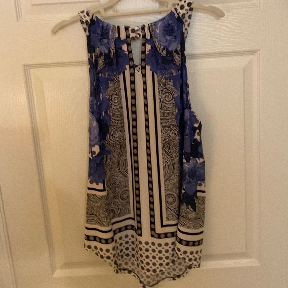 LADIES SLEEVELESS TOP.  INC. XL.  EXCELLENT CONDITION!